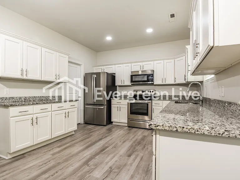 3504 Fawcett St — Photo 3