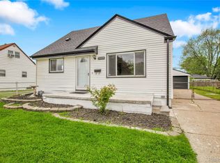 23225 Beverly St, Saint Clair Shores, MI 48082