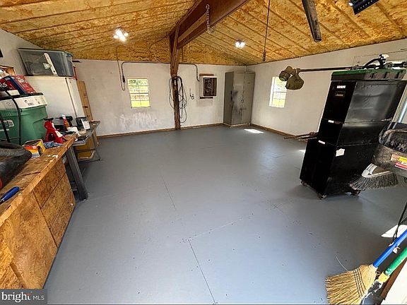 3rd image of 464 Martin Dr