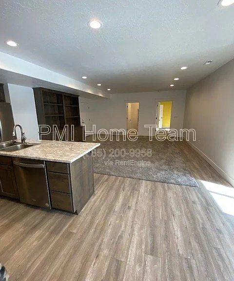 1284 E Mary Ln — Photo 4
