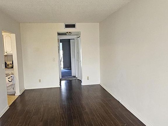 4th image of 198 E Preston Way #198