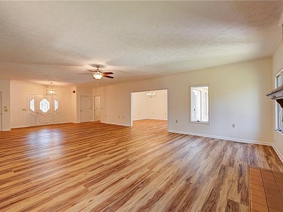 5th image of 636 Tucker Hollow Rd