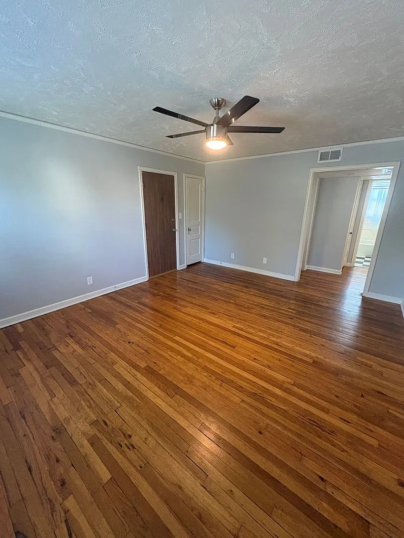 Hillside Court Apartments (317 N. 31st Ave.) — Photo 2