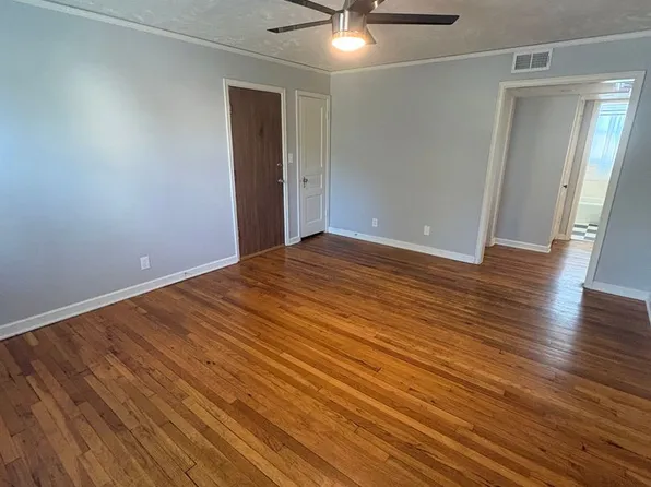Hillside Court Apartments (311 N. 31st Ave.), 311 N 31st Ave APT 208, Omaha, NE 68131