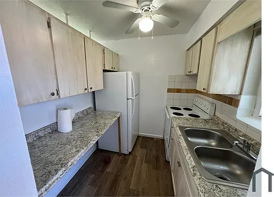 1530 Forest Hill Blvd #9 — Photo 8
