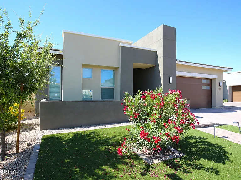 1201 E Cherrywood Pl — Photo 2
