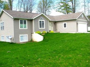 5313 Meadow Run Dr SW, Wyoming, MI 49509