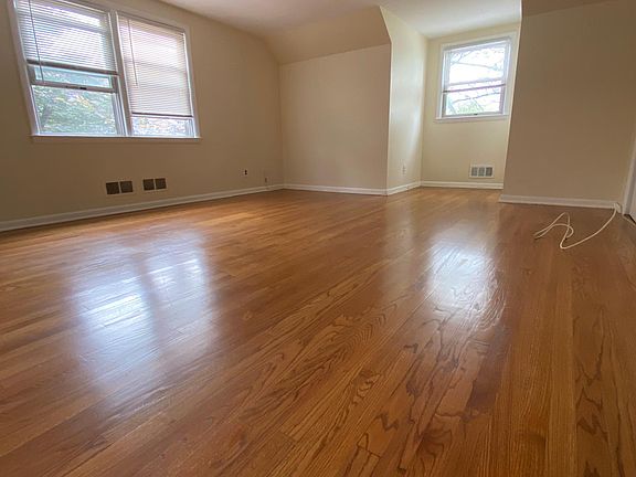 4th image of 22 Fairview Ave
