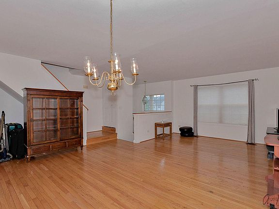 4th image of 2681 N Augusta Dr