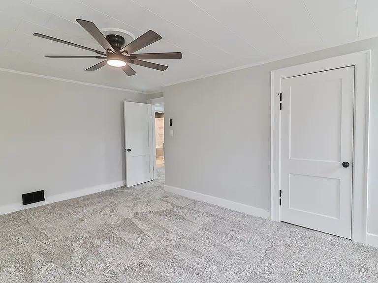 343 S Charles St — Photo 17