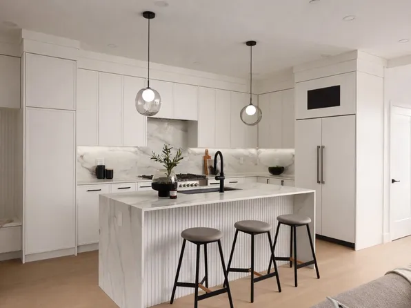 421 W 23rd Ave #1, Vancouver, BC V5Y 2G7