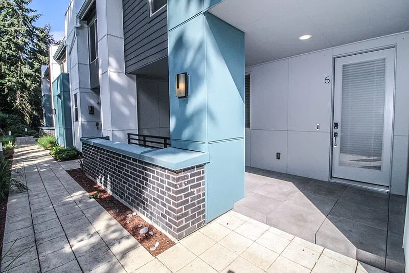 4 bed, 3.5 bath, 2241 sqft, $4,150 — Photo 4