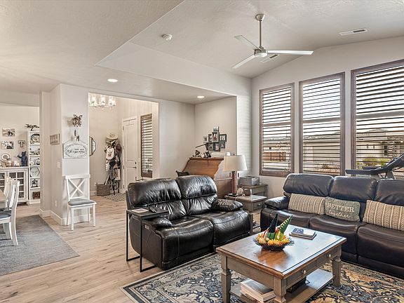 5th image of 456 S Subway