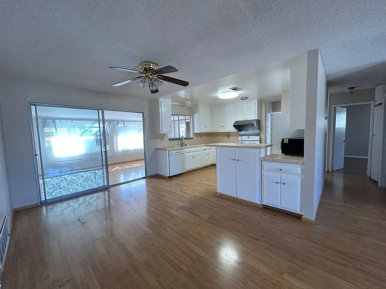 1461 W Mayberry Ave — Photo 4