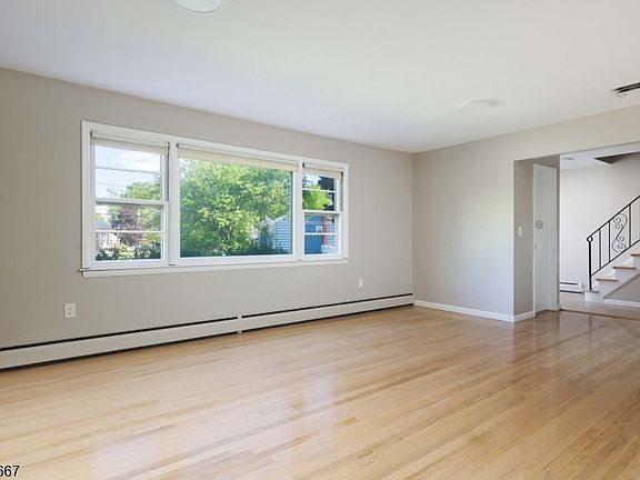 5th image of 21 Saint Germain Dr