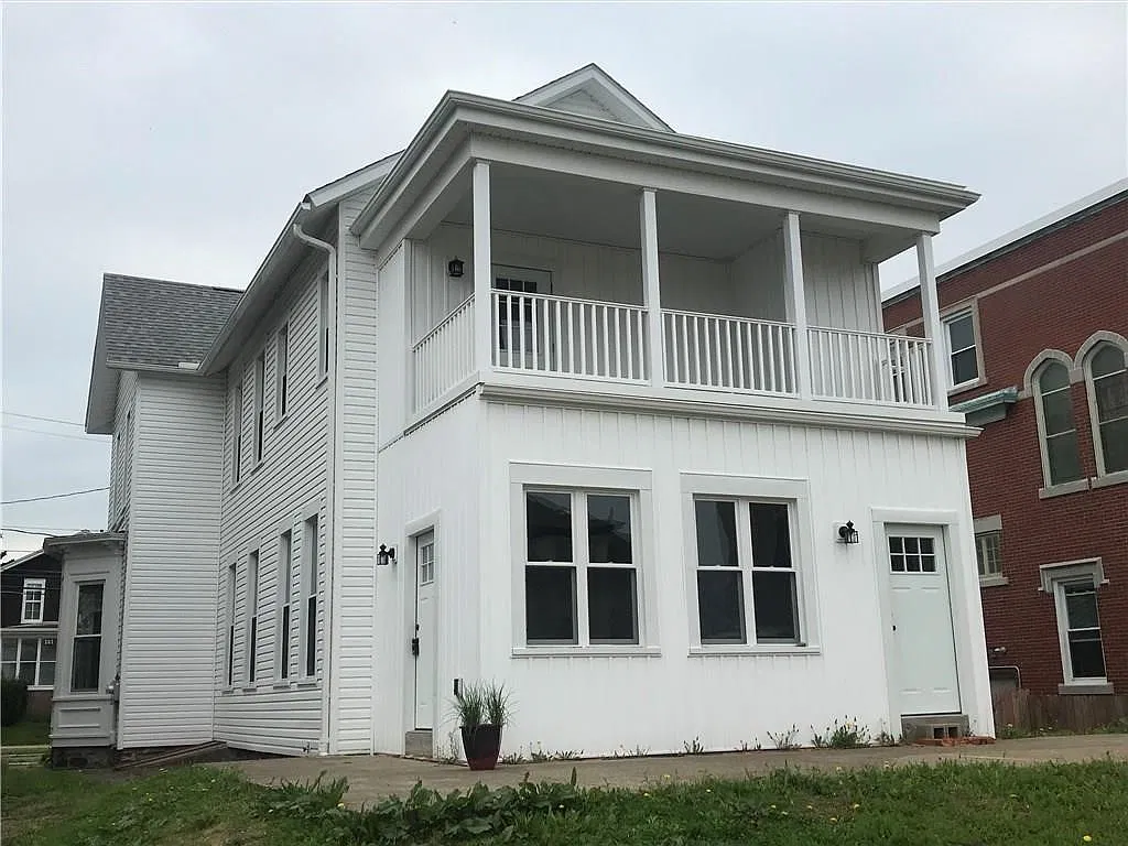 2 bed, 1.0 bath, 1440 sqft, $1,300 — Photo 2