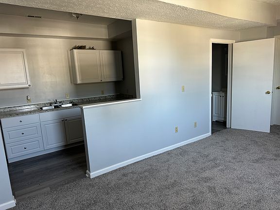 3rd image of 812 W 6th Ave #812