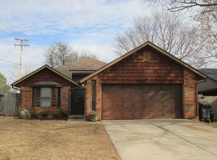 404 N Hickory Ln, Moore, OK 73160