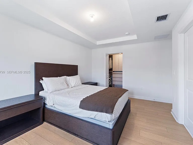 5025 SW 37th St — Photo 3