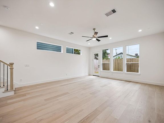 3rd image of 5339 Larkin St