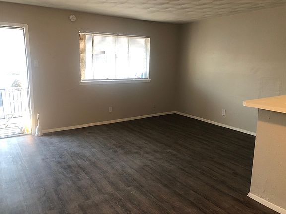 2nd image of 612 N Lancaster Ave APT 203