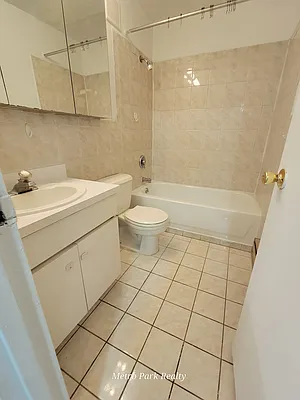 Rented by Metro Park Realty Inc | media 27