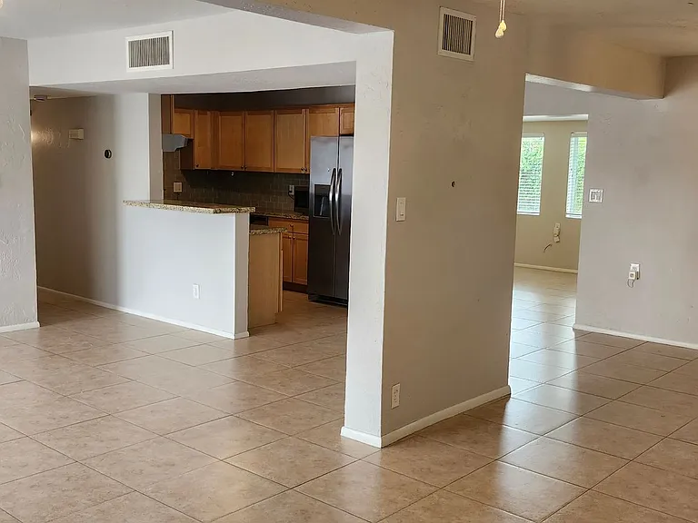 2514 E Campbell Ave — Photo 12