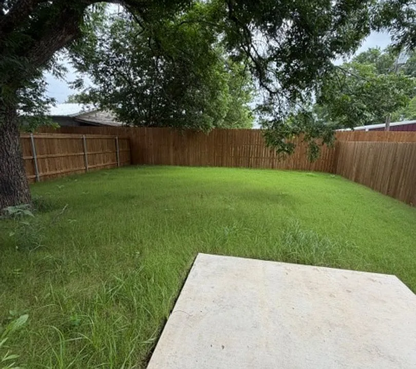 307 Live Oak St