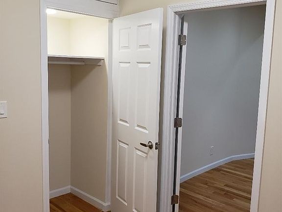 3rd image of 280 E 10th St APT 5