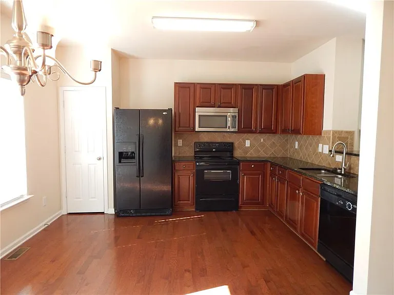 2199 Landing Walk Dr — Photo 24