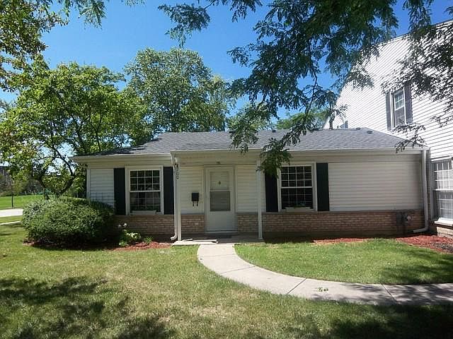 1st image of 700 Gloucester Dr #0