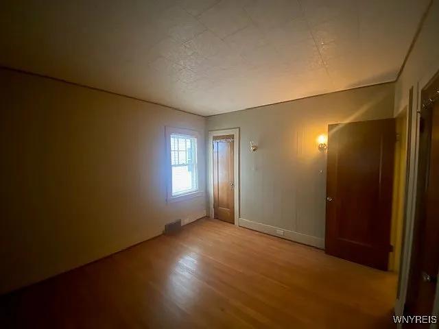 27 Henley Rd #LOWER — Photo 15