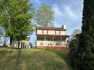 1912 Inman Cir, Mount Airy, NC