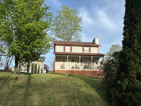 1912 Inman Cir, Mount Airy, NC 27030