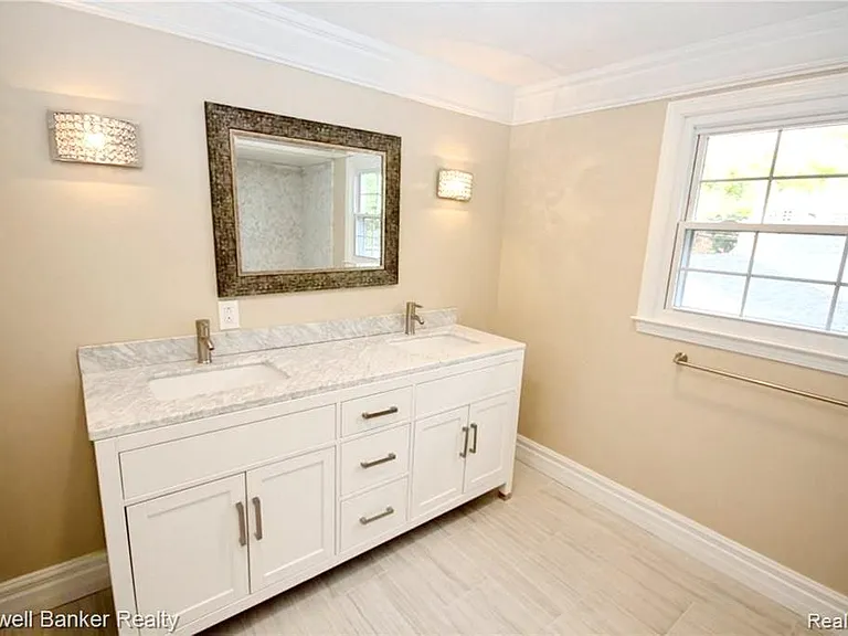 669 Mohegan St — Photo 24