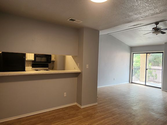 4th image of 1202 Thorpe Ln APT 408