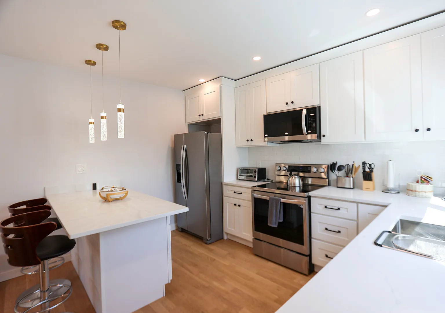 THO752 Modern 2BR/2BA Gem near MIT | Central Cambridge — Photo 4