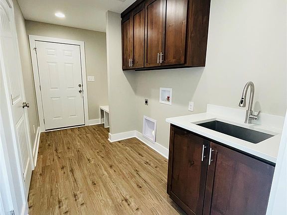 4th image of 203 Enid St