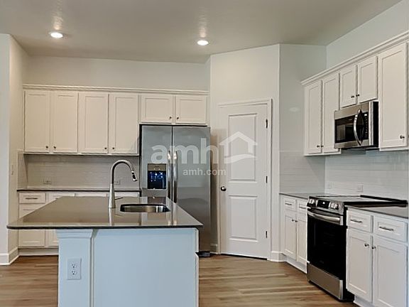 3rd image of 37703 Dusty Saddle Ln