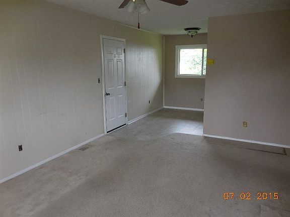 4th image of 636 Cyril Ct