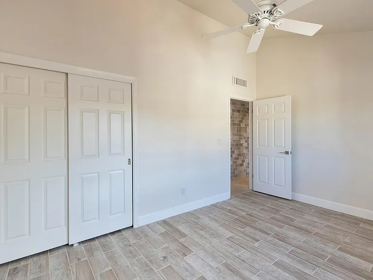 2931 E Rose Ln — Photo 11