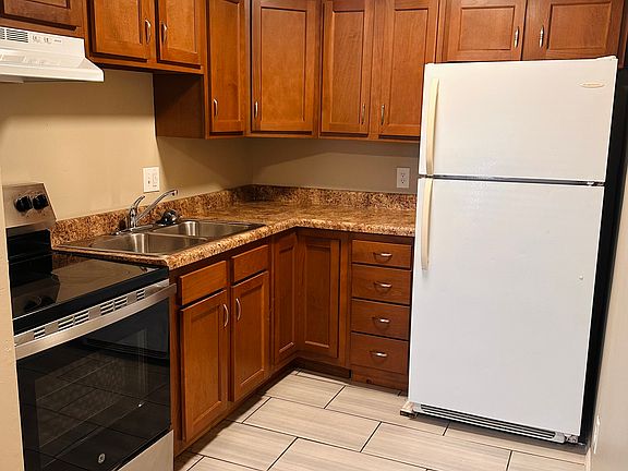 4th image of 706 Village Ln APT 6