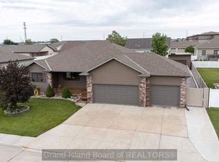 1135 Stonewood Ave, Grand Island, NE 68803