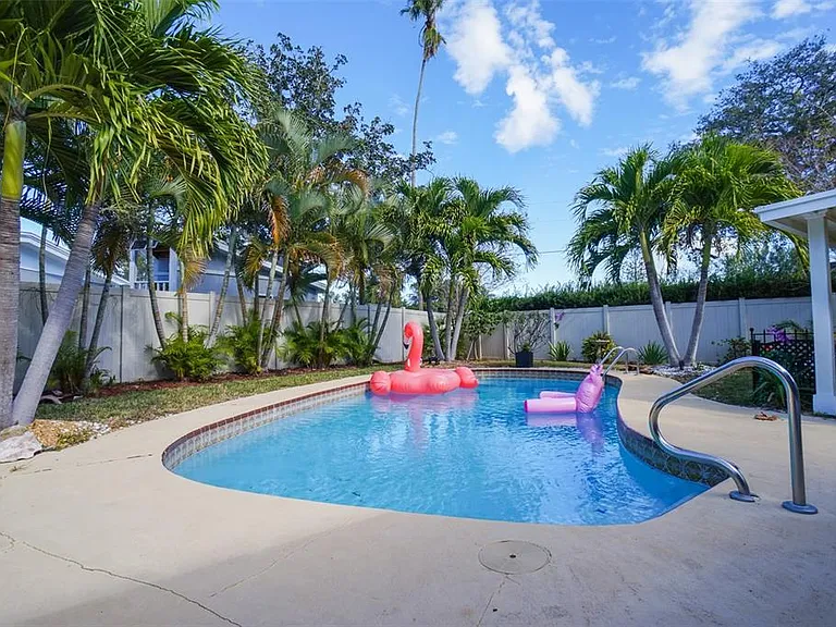 328 Carl Ave — Photo 23