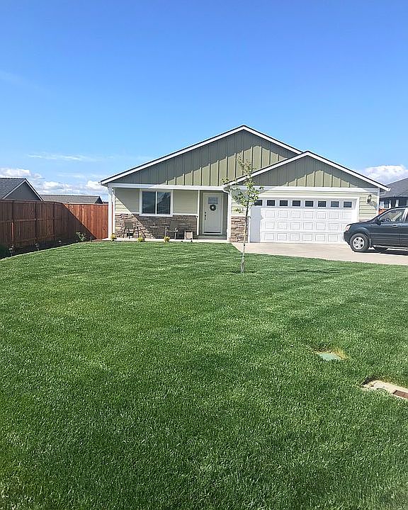 2nd image of 692 Sheffield Dr
