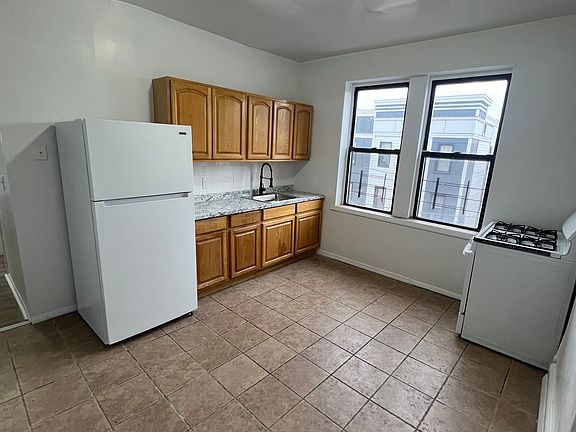 3rd image of 26 Elmwood Ave APT 19