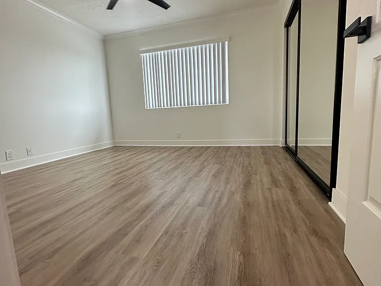 Devington Apartments — Photo 35