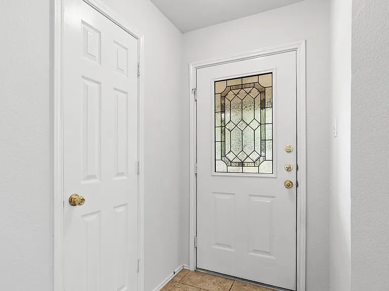 105 Fire Island Dr — Photo 4