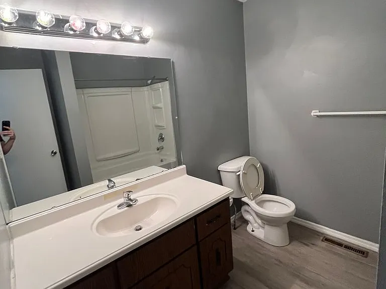 1269 E Rockhill St — Photo 8