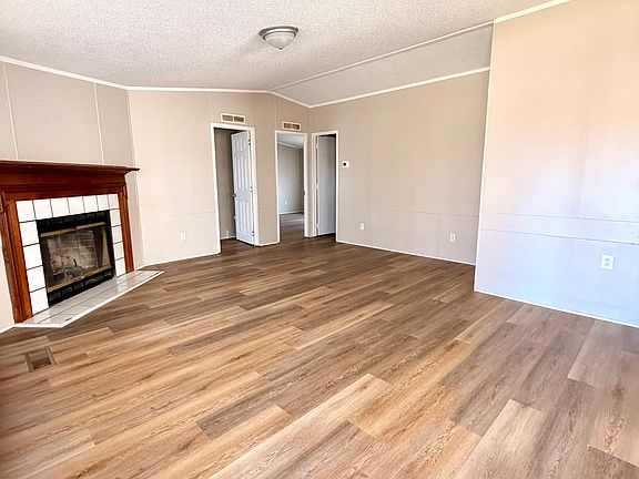 4th image of 203 Boone Dr